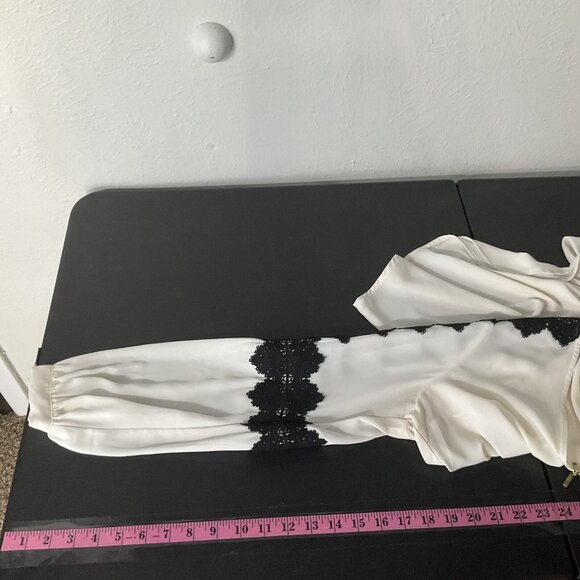 Express Top Women Sz S Ivory Black Lace Detail V-Neck Zip Front Office Career - Picture 10 of 12